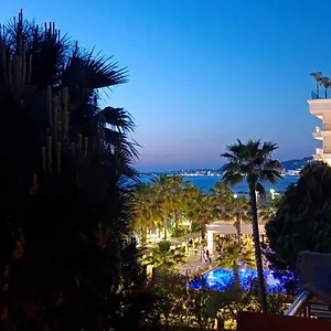 Mia's Sea View Apartment
